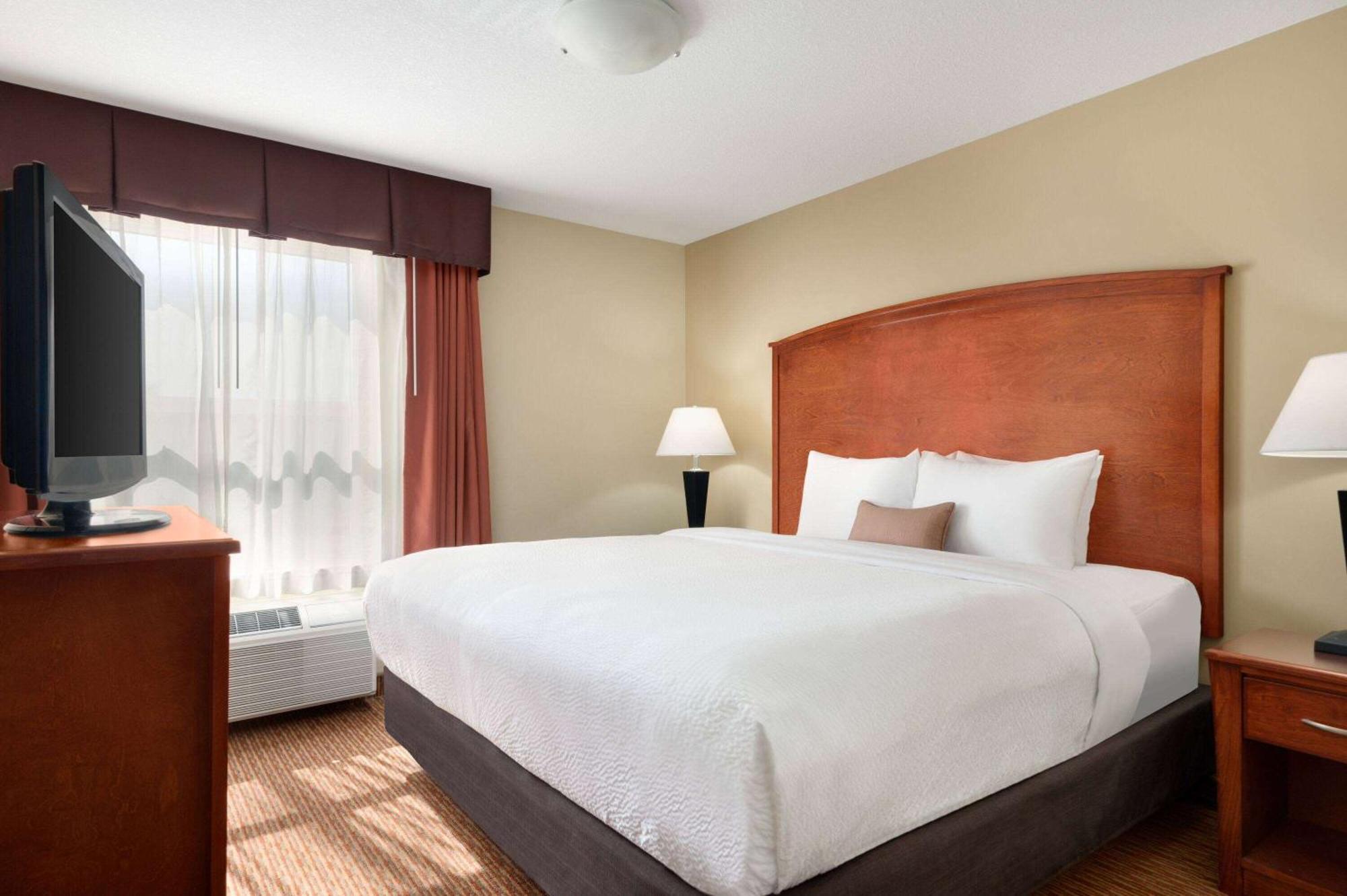 Days Inn & Suites By Wyndham Sherwood Park Edmonton מראה חיצוני תמונה