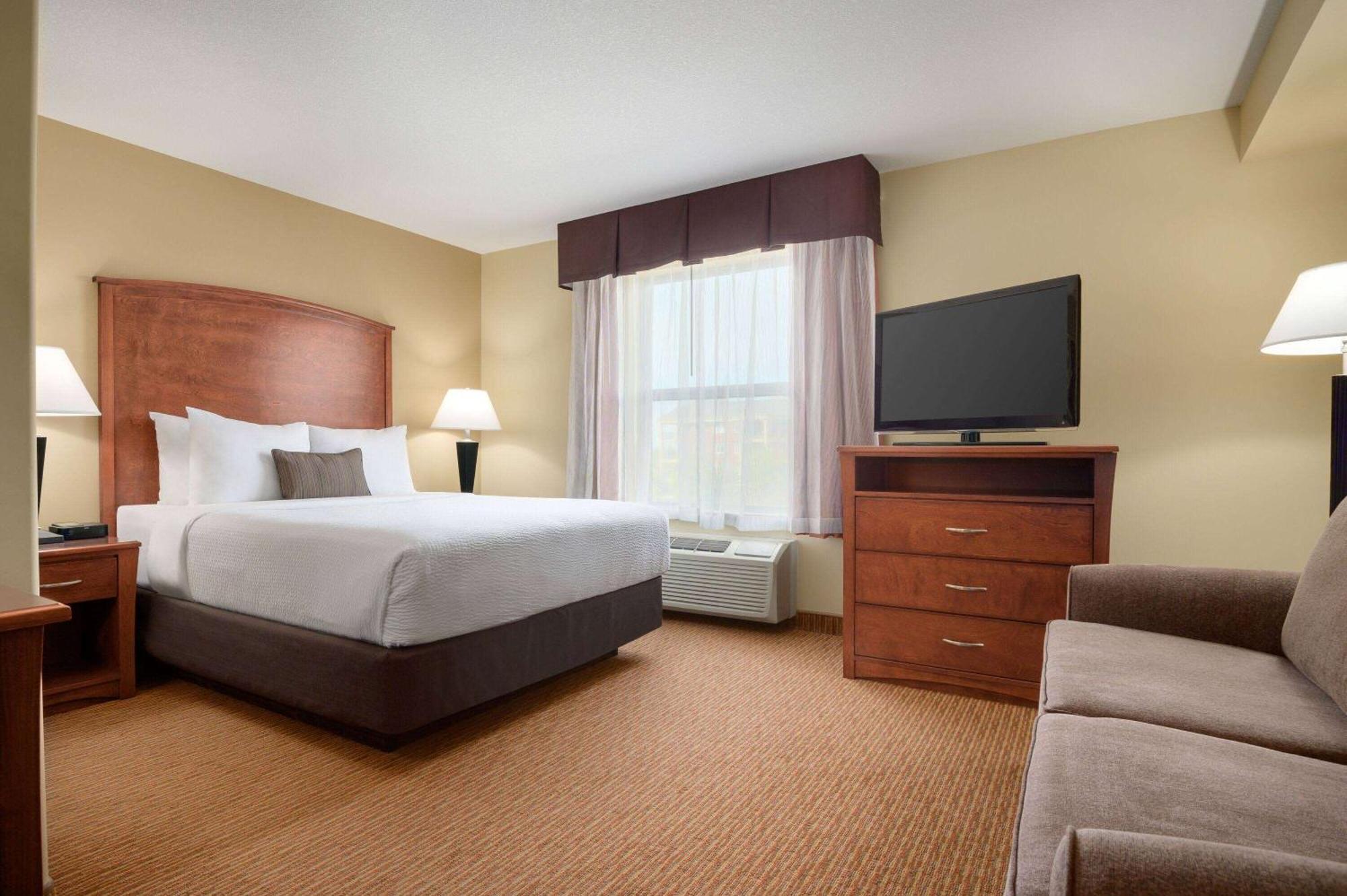 Days Inn & Suites By Wyndham Sherwood Park Edmonton מראה חיצוני תמונה