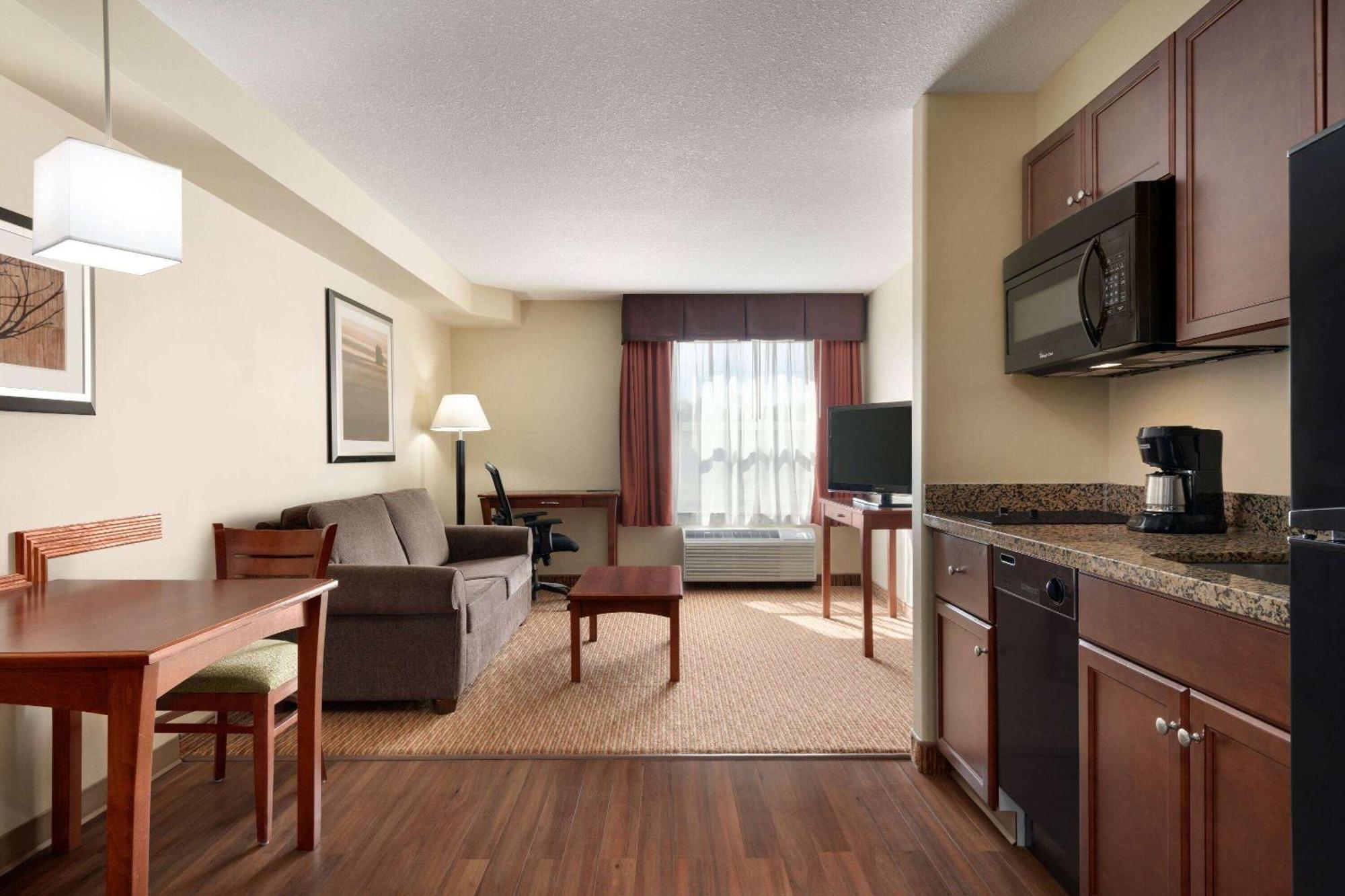 Days Inn & Suites By Wyndham Sherwood Park Edmonton מראה חיצוני תמונה